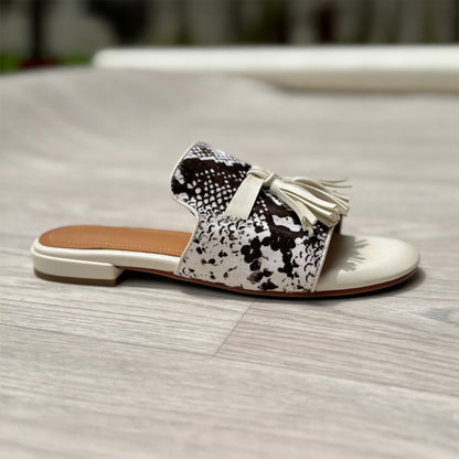 Un par de flats con un print.