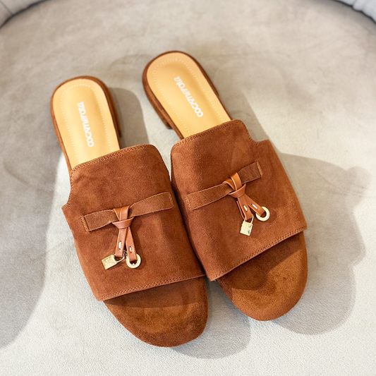 Un par de flats color camel.